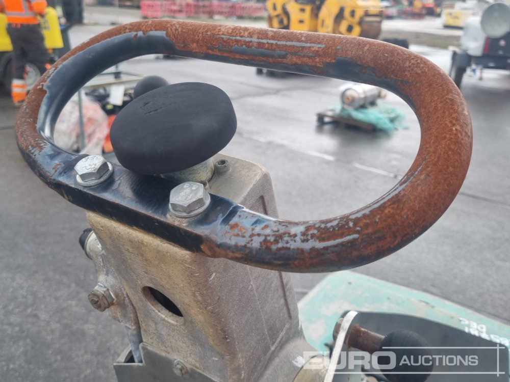 Машина за асфалт Ammann Diesel Vibrating Compaction Plate: слика 22