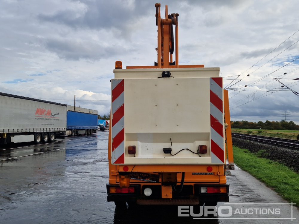 Mercedes 612D - Камион со подигачка кошница: слика 4 Mercedes 612D - Камион со подигачка кошница: слика 4