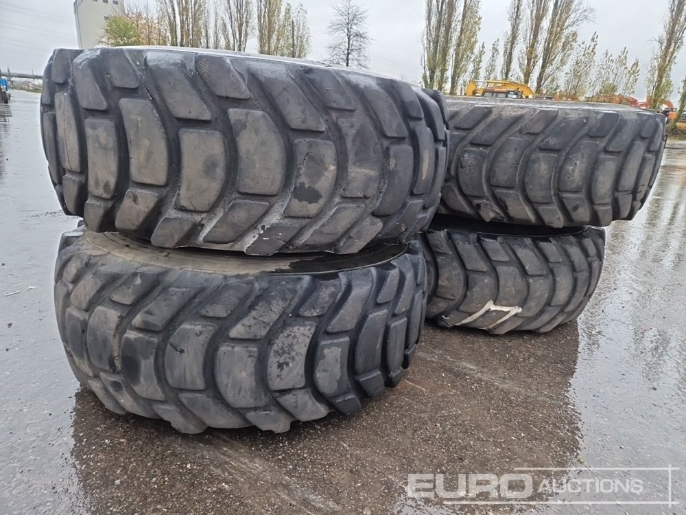 Michelin 26.5-25XR Tyres with Rims (4 of) - Гума: слика 1 Michelin 26.5-25XR Tyres with Rims (4 of) - Гума: слика 1