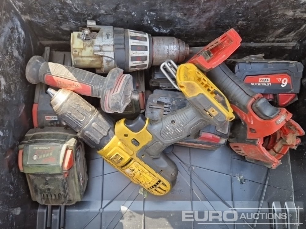 Milwaukee Assorted Tools (2 of) - Градежна опрема: слика 3 Milwaukee Assorted Tools (2 of) - Градежна опрема: слика 3