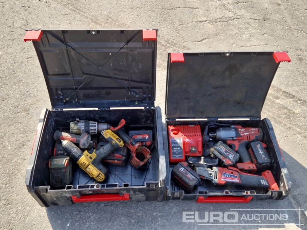Milwaukee Assorted Tools (2 of) - Градежна опрема: слика 1 Milwaukee Assorted Tools (2 of) - Градежна опрема: слика 1