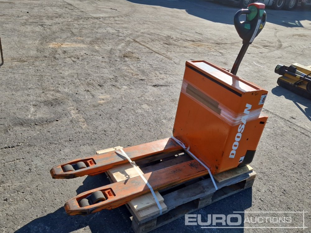 2018 Doosan LEDH 20M Walk Behind Electric Pallet Truck - Опрема за ракување со материјали: слика 1 2018 Doosan LEDH 20M Walk Behind Electric Pallet Truck - Опрема за ракување со материјали: слика 1