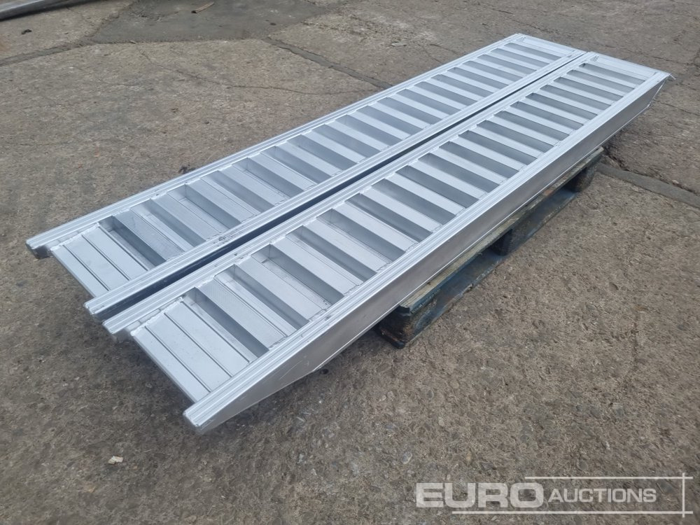 Unused Set of Aluminium Ramps, 250cm, 6,000kg - Товарна рампа: слика 1 Unused Set of Aluminium Ramps, 250cm, 6,000kg - Товарна рампа: слика 1