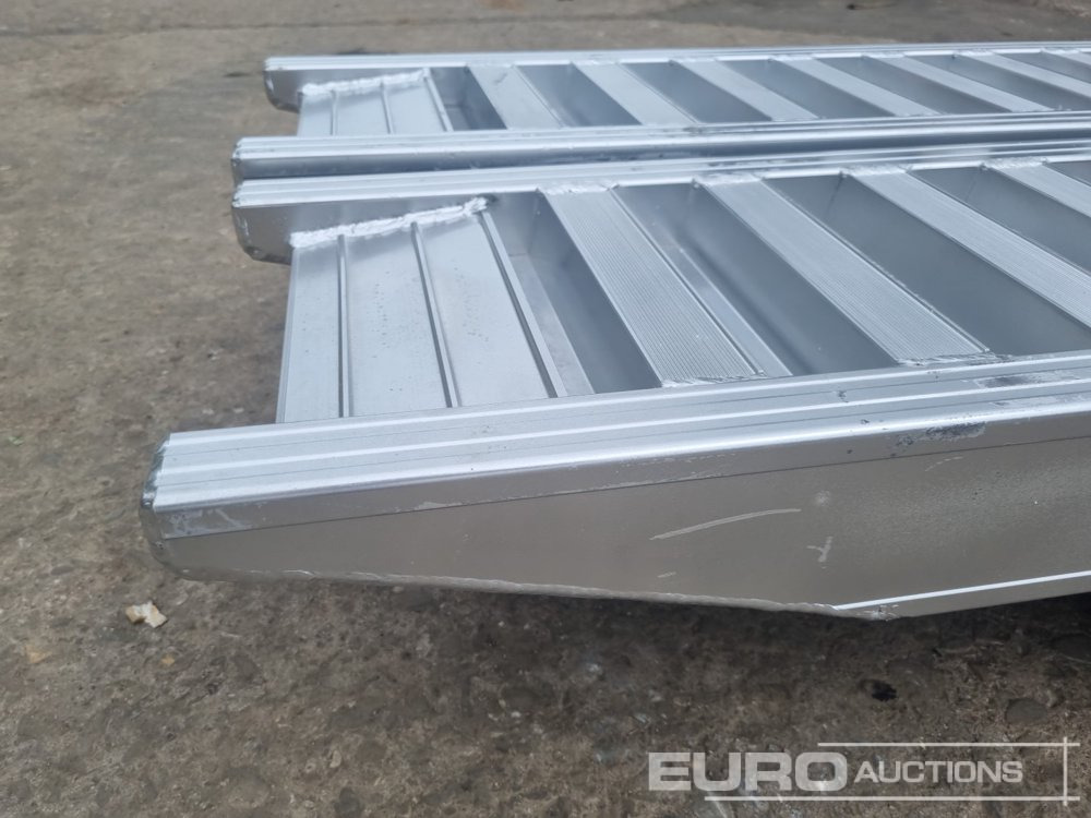 Unused Set of Aluminium Ramps, 250cm, 6,000kg - Товарна рампа: слика 5 Unused Set of Aluminium Ramps, 250cm, 6,000kg - Товарна рампа: слика 5