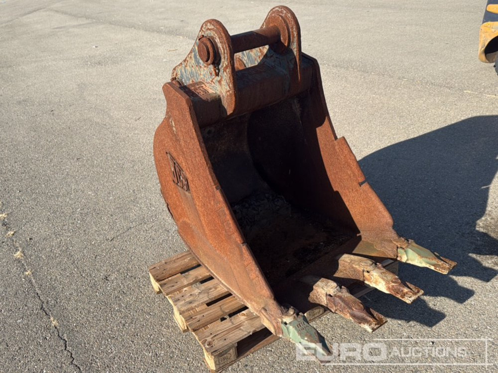 JCB 32" Digging Bucket to suit Backhoe Loader - Корпа: слика 2 JCB 32" Digging Bucket to suit Backhoe Loader - Корпа: слика 2
