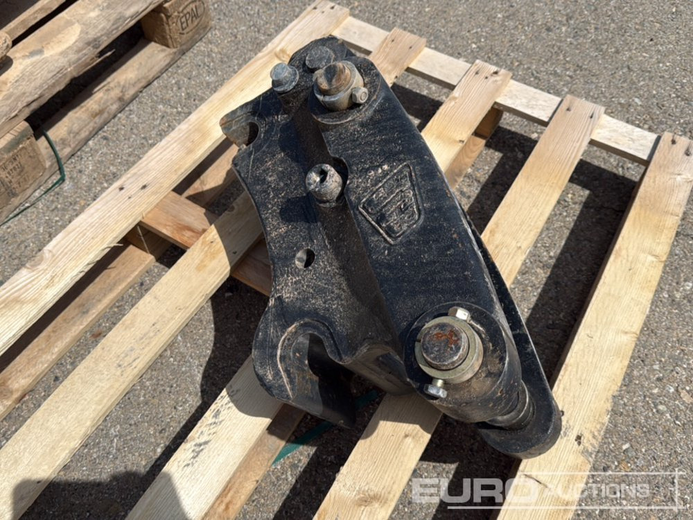 JCB Quick Hitch to Suit JCB 8045 - Брза спојка: слика 4 JCB Quick Hitch to Suit JCB 8045 - Брза спојка: слика 4