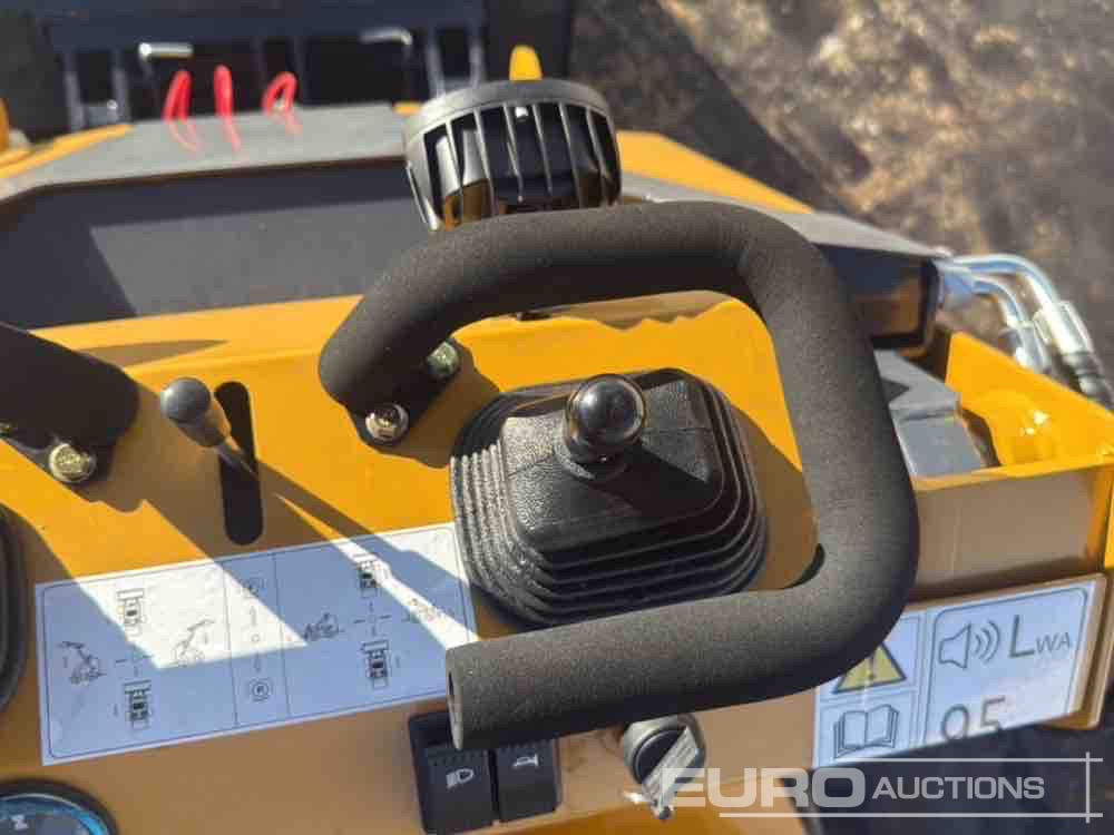 Компактен натоварувач Unused 2025 Bobdog BDT390: слика 24