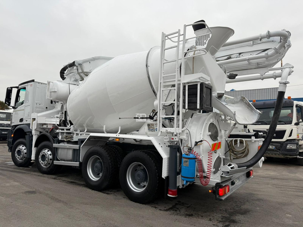 Camion mixo-pompe Arocs 3240 EE-572-PH - Камион со бетонска пумпа: слика 4 Camion mixo-pompe Arocs 3240 EE-572-PH - Камион со бетонска пумпа: слика 4