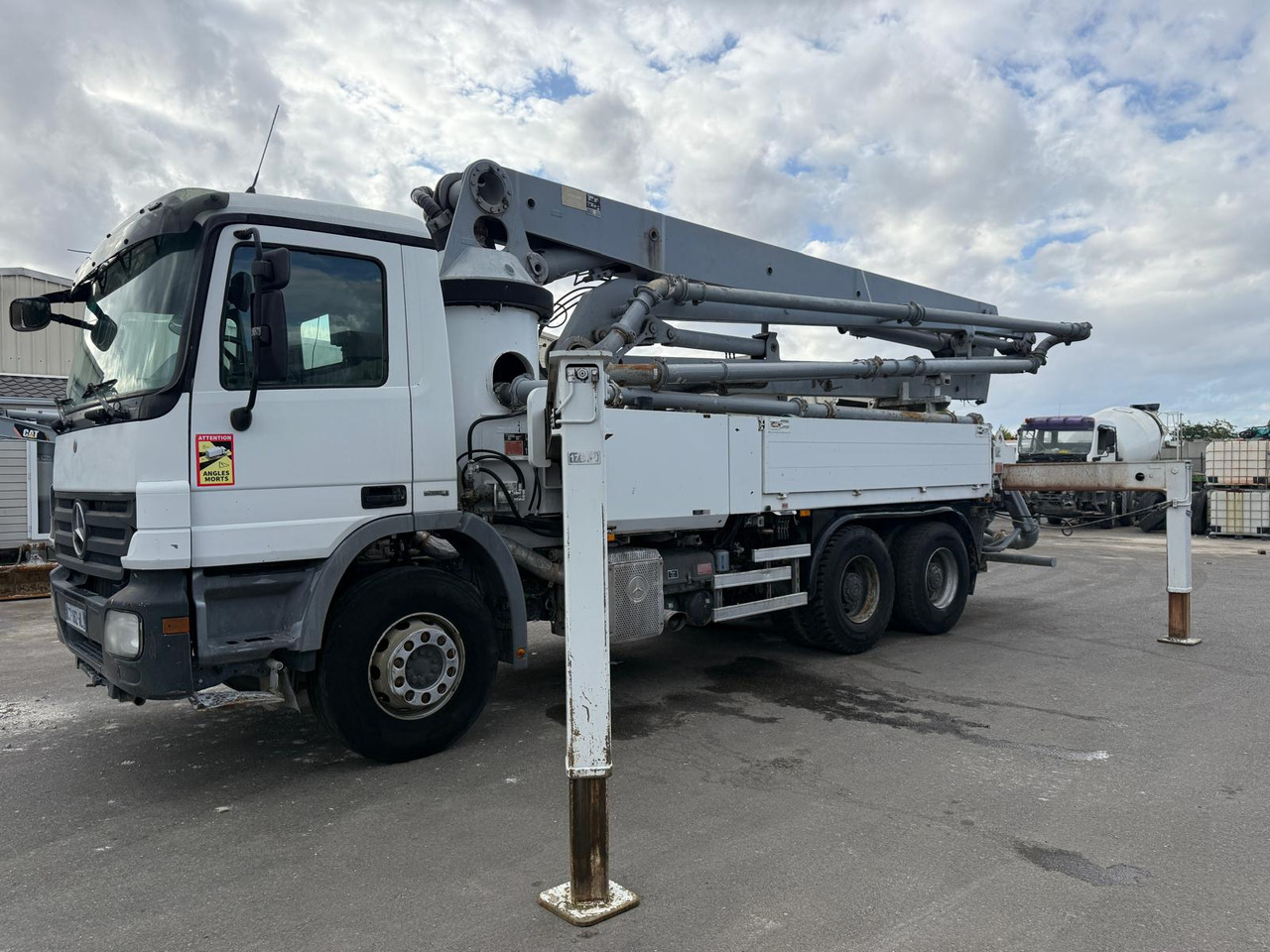 Pompe à béton Schwing 34m avec cabine Mercedes Benz Actros CT-062-WL Année 2008 - Камион со бетонска пумпа: слика 4 Pompe à béton Schwing 34m avec cabine Mercedes Benz Actros CT-062-WL Année 2008 - Камион со бетонска пумпа: слика 4