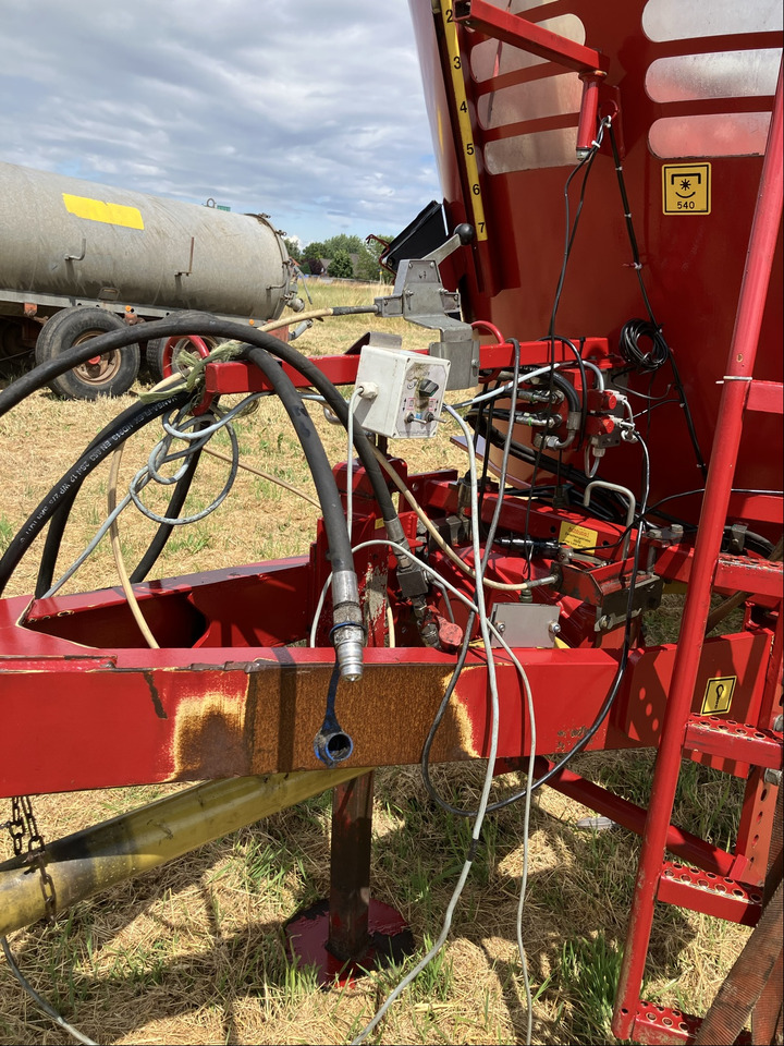 BVL Futtermischwagen V-Mix 18 2S - Вагон за мешање сточна храна: слика 3 BVL Futtermischwagen V-Mix 18 2S - Вагон за мешање сточна храна: слика 3