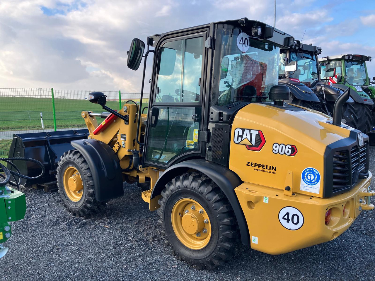 Caterpillar 906 - Натоварувач на тркала: слика 2 Caterpillar 906 - Натоварувач на тркала: слика 2