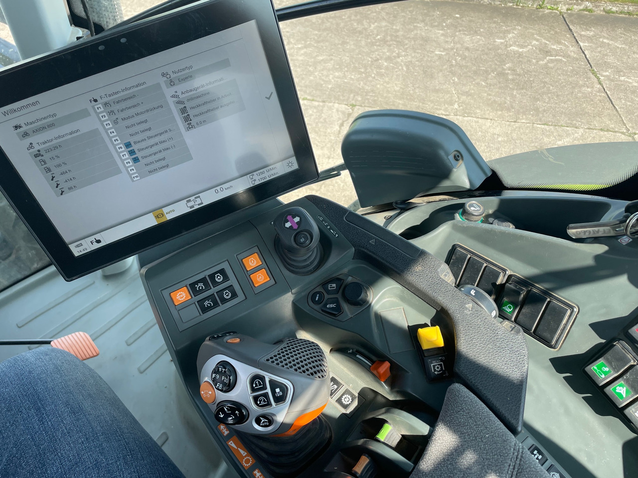 Claas Axion 870 CMATIC - Трактор: слика 3 Claas Axion 870 CMATIC - Трактор: слика 3