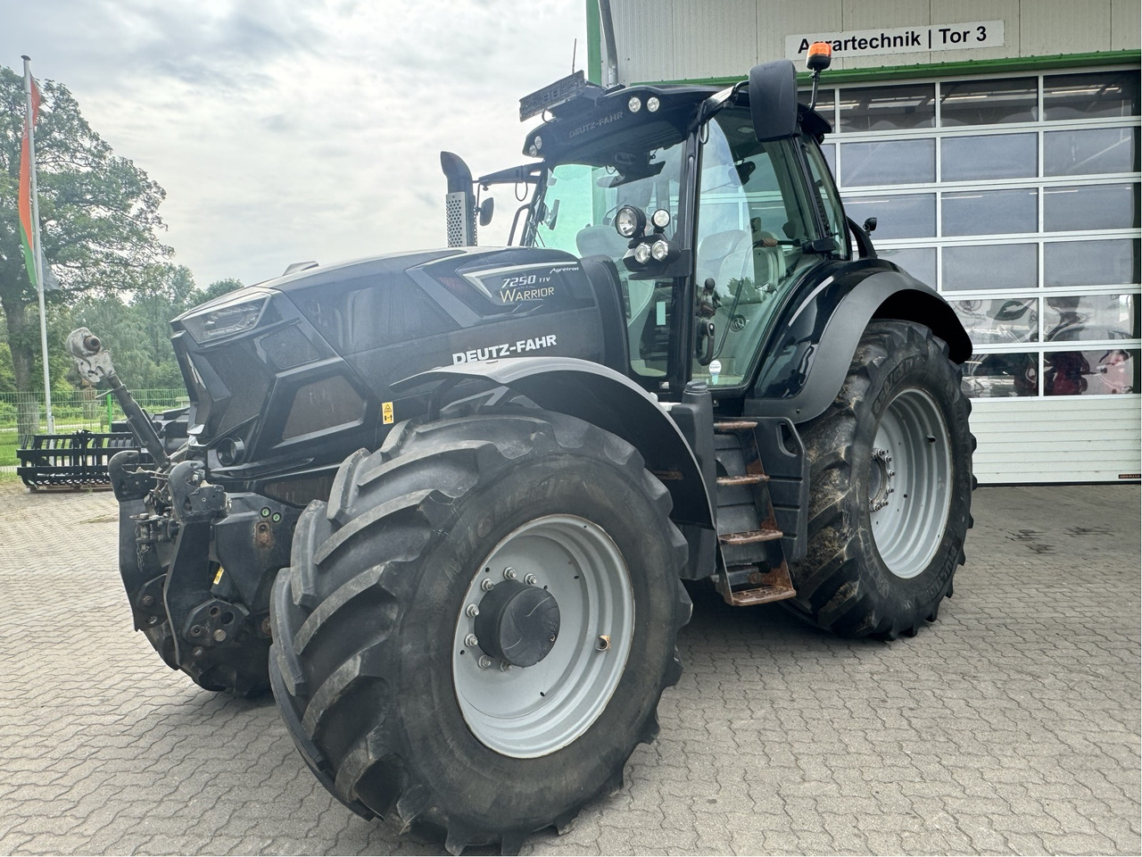 Deutz-Fahr Agrotron 7250 TTV - Трактор: слика 1 Deutz-Fahr Agrotron 7250 TTV - Трактор: слика 1
