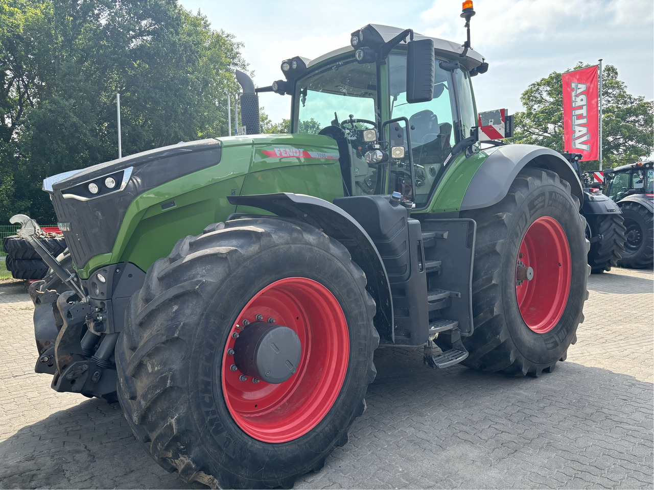 Fendt 1050 Vario Gen3 Profi - Трактор: слика 1 Fendt 1050 Vario Gen3 Profi - Трактор: слика 1