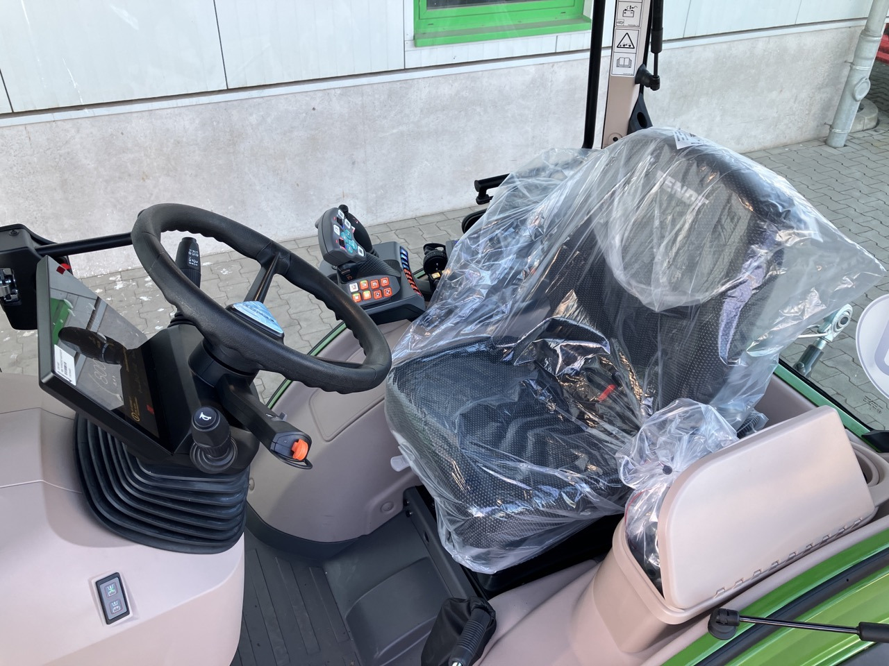 Fendt 211V Vario Gen3 Profi Setting - Трактор: слика 4 Fendt 211V Vario Gen3 Profi Setting - Трактор: слика 4