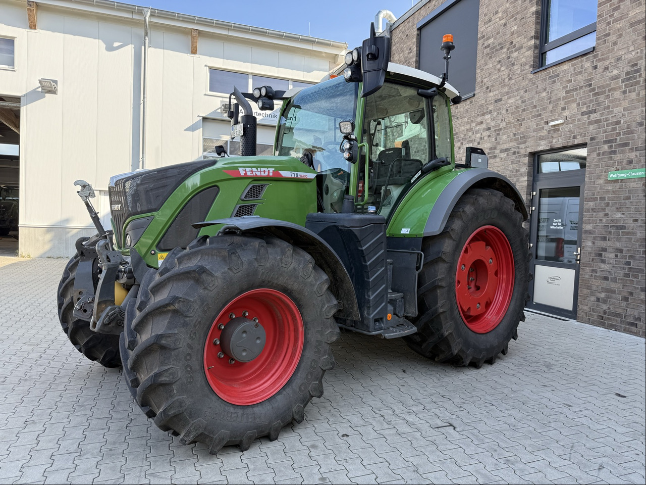 Fendt 718 Vario Gen6 PowerPlus - Трактор: слика 1 Fendt 718 Vario Gen6 PowerPlus - Трактор: слика 1