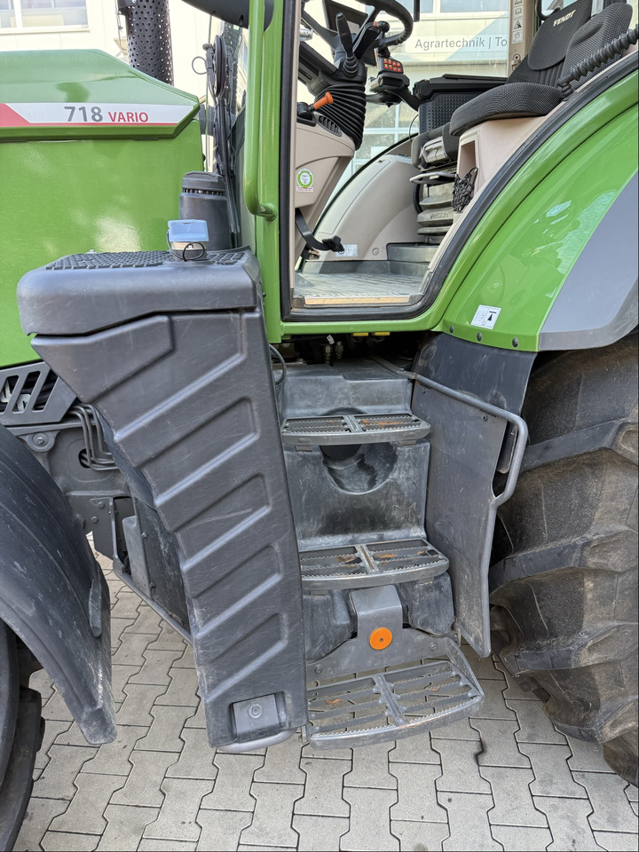 Fendt 718 Vario Gen6 PowerPlus - Трактор: слика 2 Fendt 718 Vario Gen6 PowerPlus - Трактор: слика 2