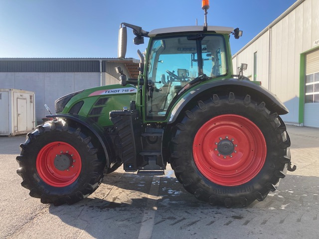 Fendt 718 Vario S4 Profi Plus - Трактор: слика 1 Fendt 718 Vario S4 Profi Plus - Трактор: слика 1