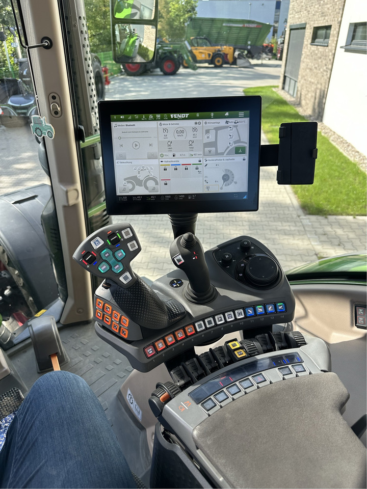 Fendt 724 Vario Gen6 ProfiPlus - Трактор: слика 2 Fendt 724 Vario Gen6 ProfiPlus - Трактор: слика 2