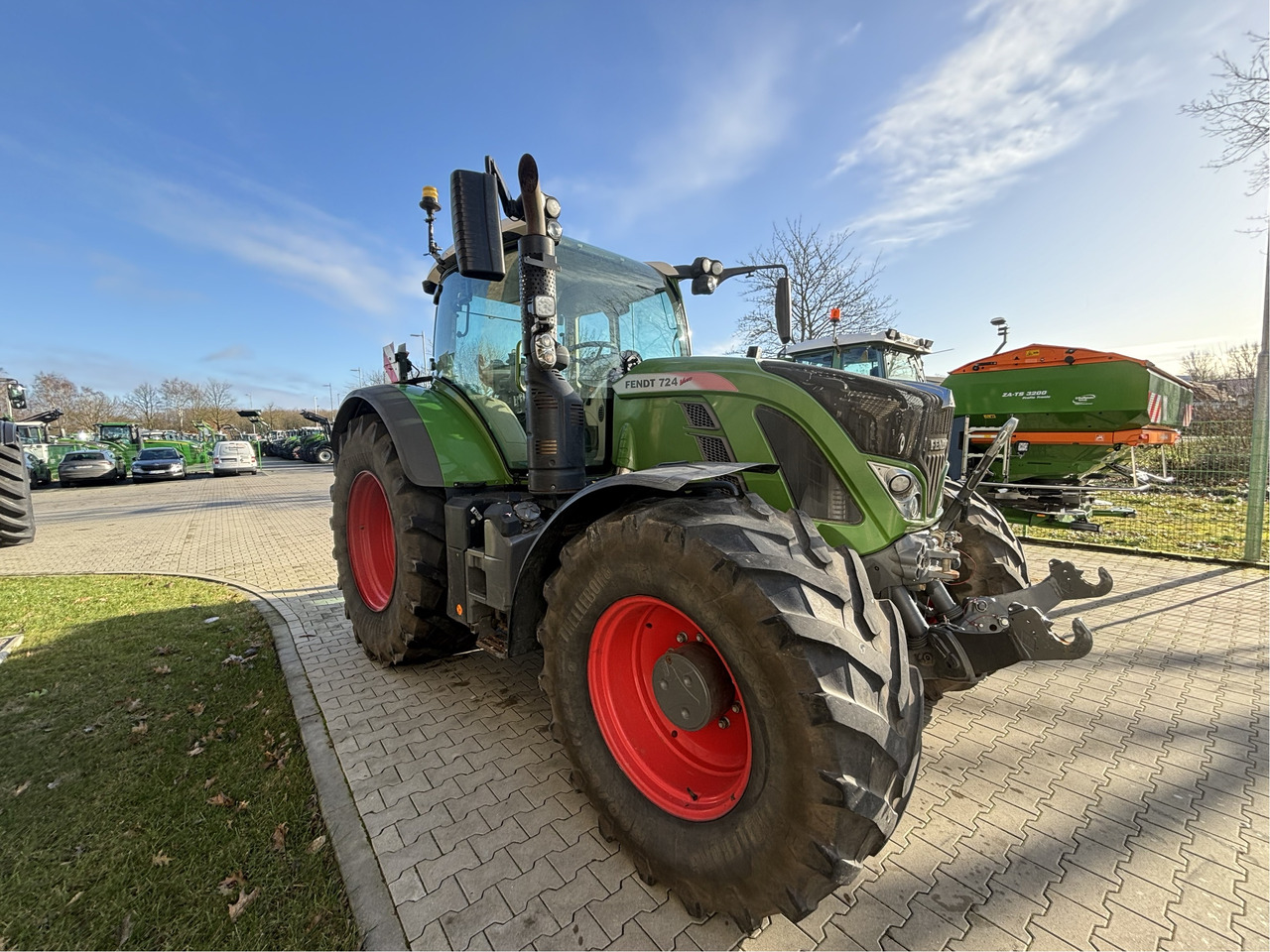 Fendt 724 Vario S4 - Трактор: слика 1 Fendt 724 Vario S4 - Трактор: слика 1