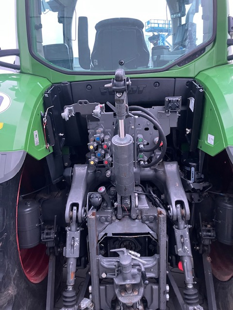 Fendt 724 Vario S4 Profi - Трактор: слика 3 Fendt 724 Vario S4 Profi - Трактор: слика 3