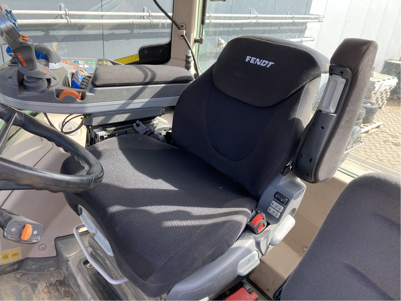 Fendt 724 Vario SCR - Трактор: слика 2 Fendt 724 Vario SCR - Трактор: слика 2