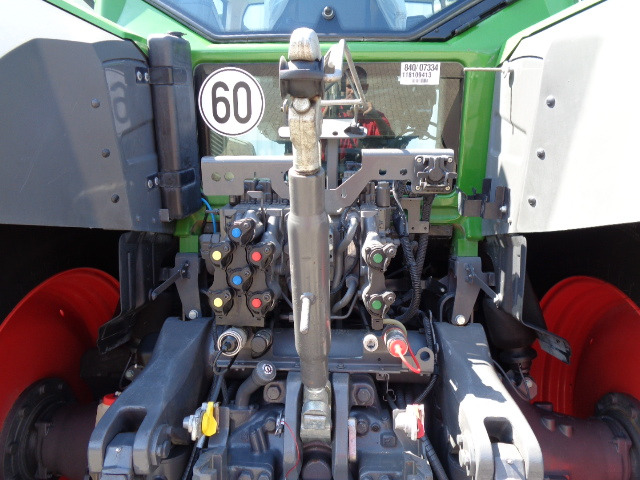 Трактор Fendt 824 Vario S4 ProfiPlus: слика 16