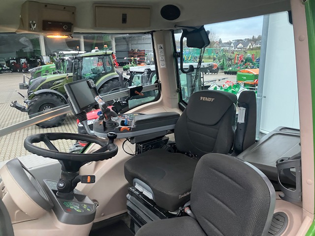 Fendt 826 Vario S4 Profi - Трактор: слика 3 Fendt 826 Vario S4 Profi - Трактор: слика 3