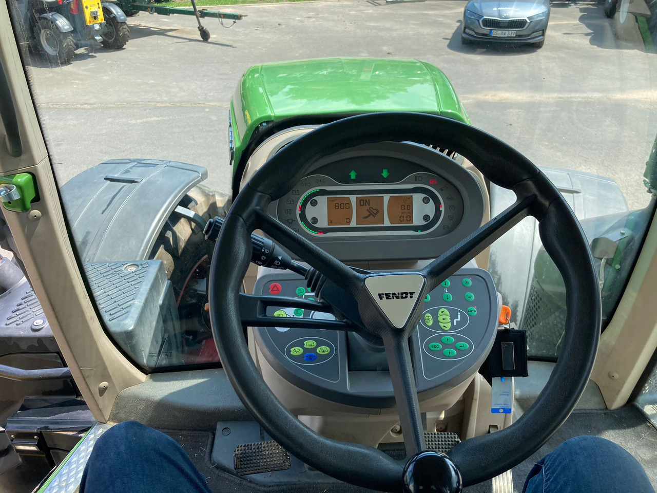 Fendt 826 Vario S4 Profi - Трактор: слика 2 Fendt 826 Vario S4 Profi - Трактор: слика 2