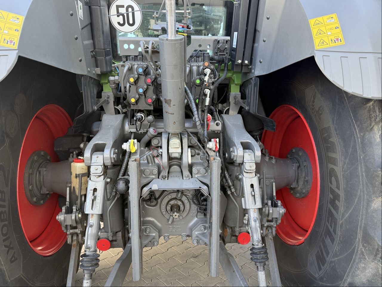 Fendt 828 Vario ProfiPlus Motor NEU - Трактор: слика 4 Fendt 828 Vario ProfiPlus Motor NEU - Трактор: слика 4