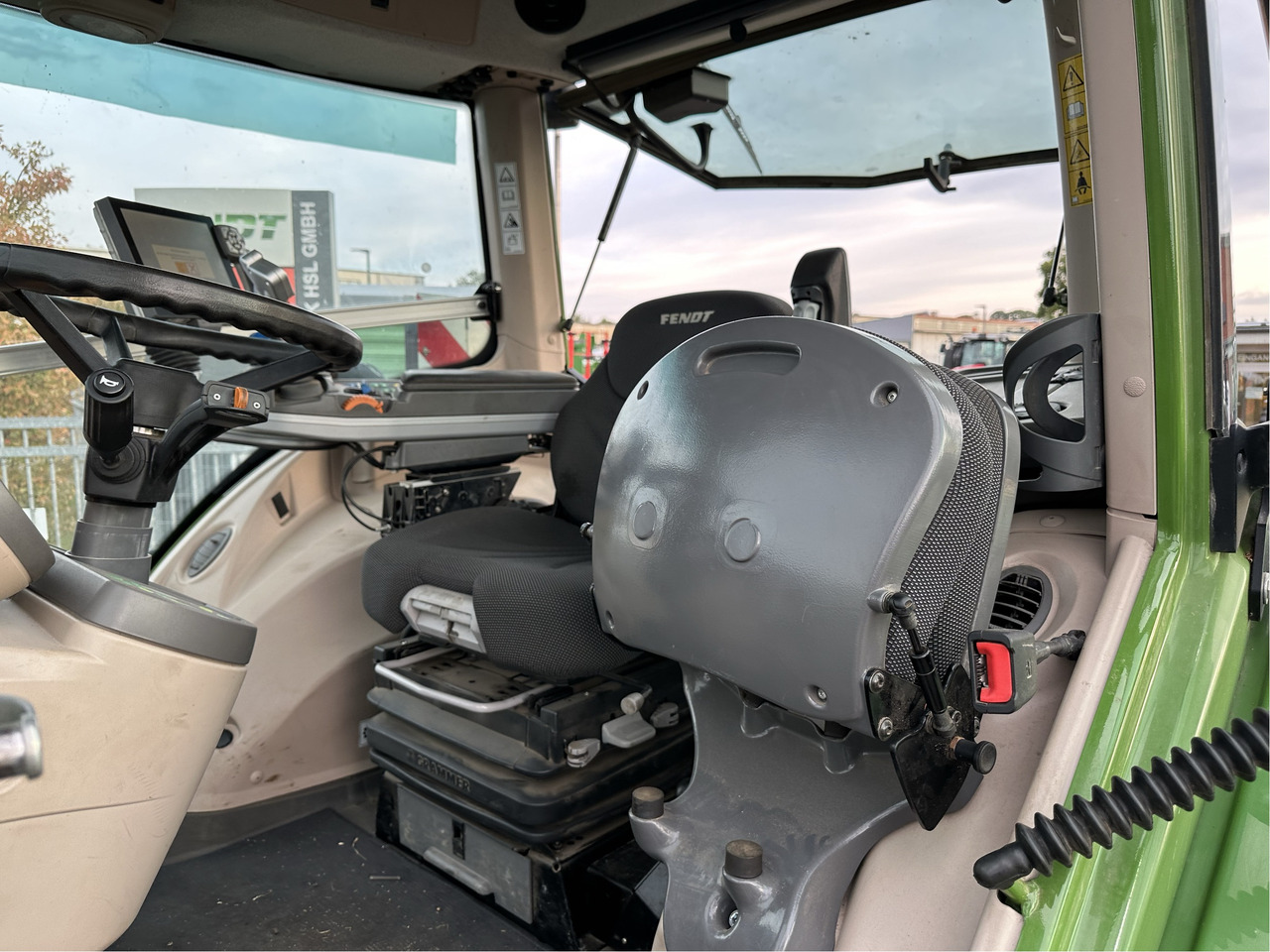 Fendt 828 Vario S4 - Трактор: слика 2 Fendt 828 Vario S4 - Трактор: слика 2