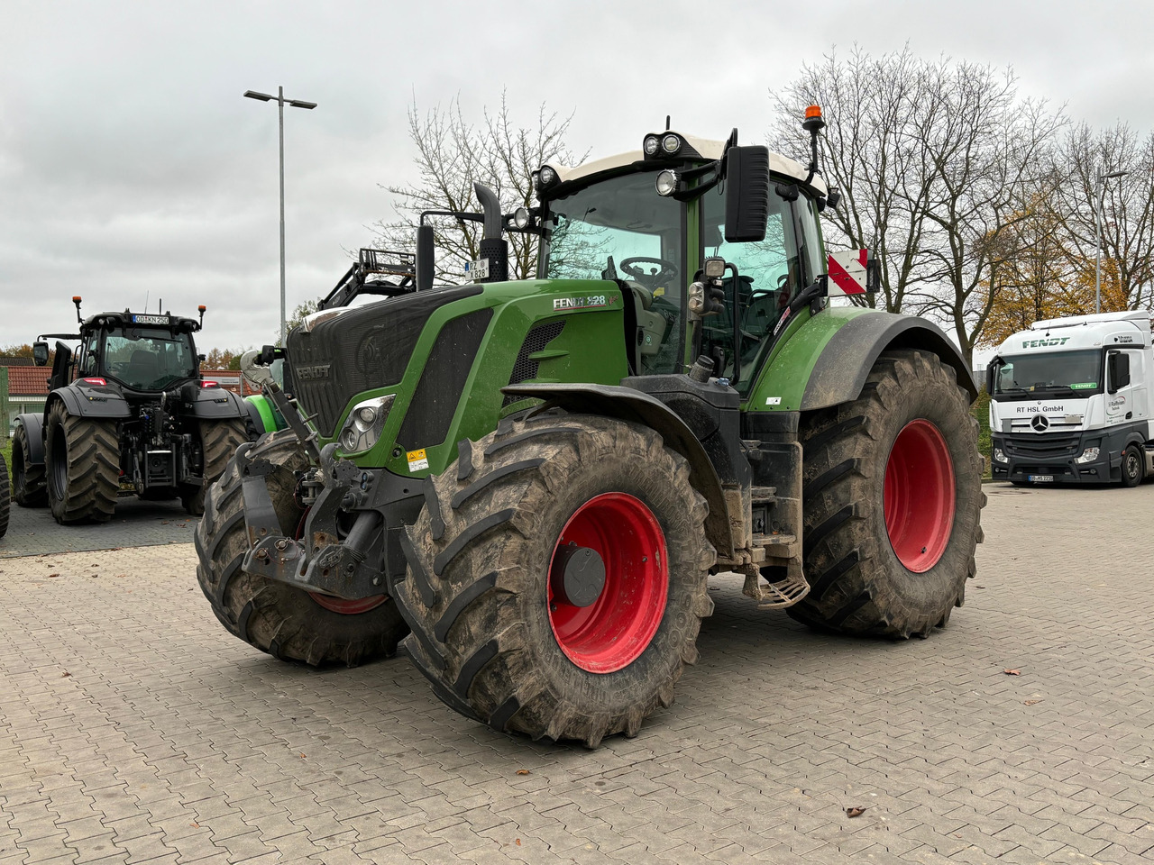 Fendt 828 Vario S4 Profi Plus - Трактор: слика 1 Fendt 828 Vario S4 Profi Plus - Трактор: слика 1