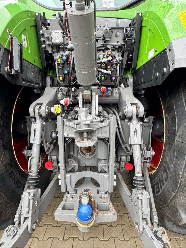 Fendt 933 Vario Gen6 Profi Plus - Трактор: слика 4 Fendt 933 Vario Gen6 Profi Plus - Трактор: слика 4