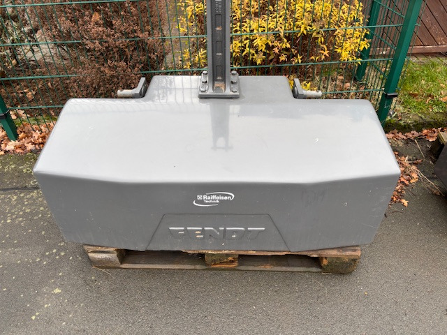 Fendt Belastungsgewicht 2500 kg - Трактор: слика 1 Fendt Belastungsgewicht 2500 kg - Трактор: слика 1