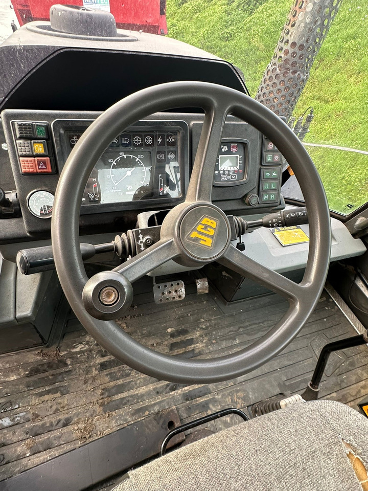 JCB Fastrac - Трактор: слика 2 JCB Fastrac - Трактор: слика 2