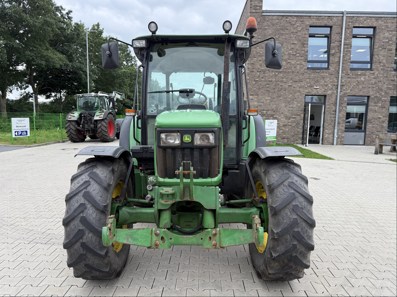 John Deere 5075E - Трактор: слика 4 John Deere 5075E - Трактор: слика 4