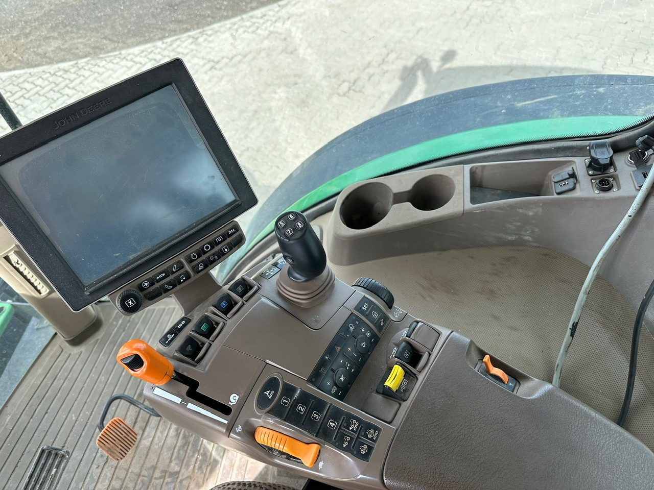 John Deere 7230R - Трактор: слика 2 John Deere 7230R - Трактор: слика 2