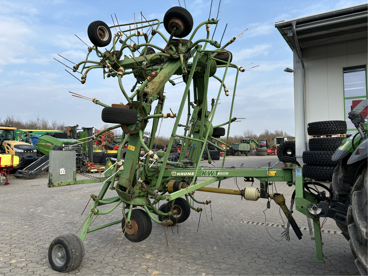 Krone KWT 10.50 / 8 x 7 Heuwender - Превртувач и гребло: слика 5 Krone KWT 10.50 / 8 x 7 Heuwender - Превртувач и гребло: слика 5