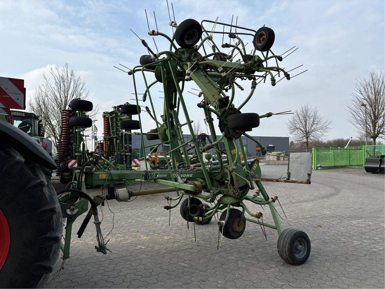 Krone KWT 10.50 / 8 x 7 Heuwender - Превртувач и гребло: слика 1 Krone KWT 10.50 / 8 x 7 Heuwender - Превртувач и гребло: слика 1