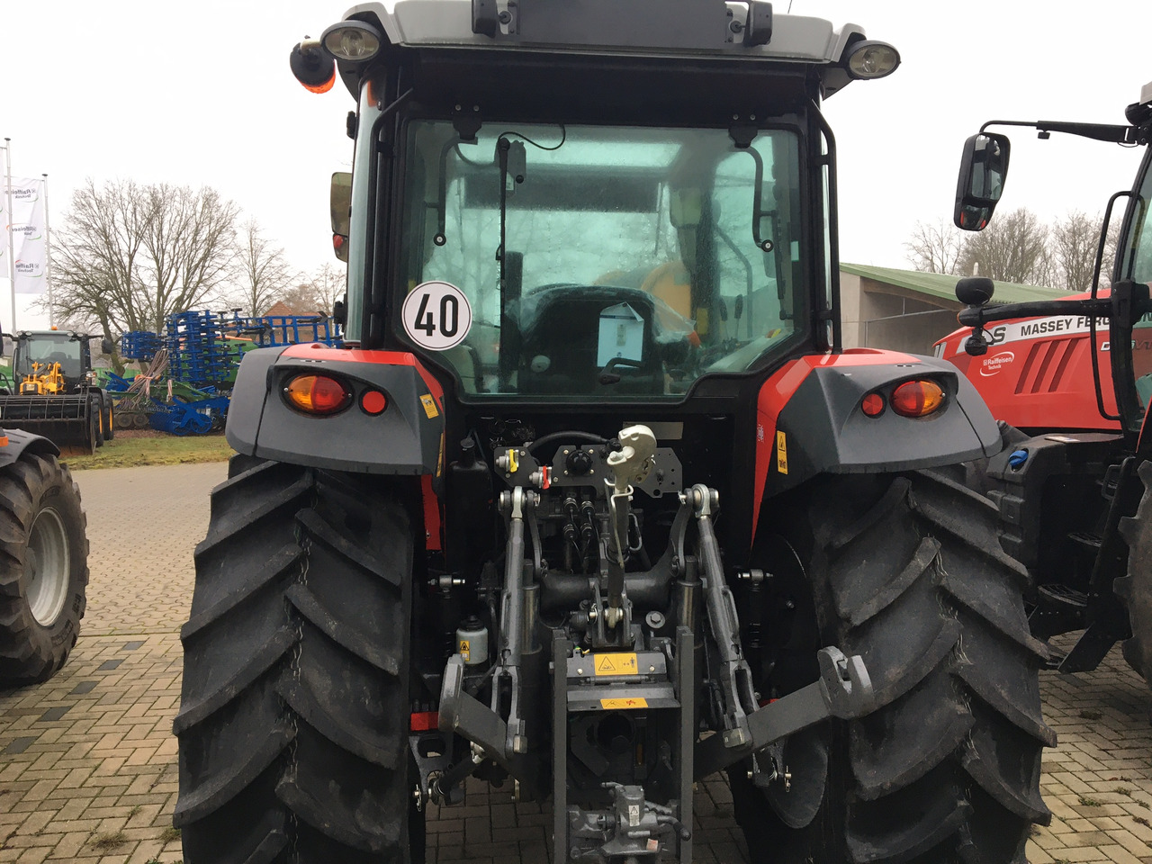 Massey Ferguson 5711 M Dyna-4 4WD Essent - Трактор: слика 5 Massey Ferguson 5711 M Dyna-4 4WD Essent - Трактор: слика 5