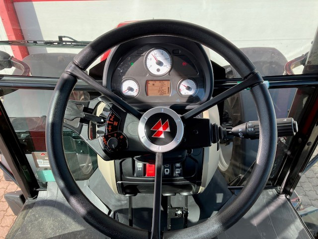 Massey Ferguson 5712 M 4WD Cab Essential - Трактор: слика 5 Massey Ferguson 5712 M 4WD Cab Essential - Трактор: слика 5