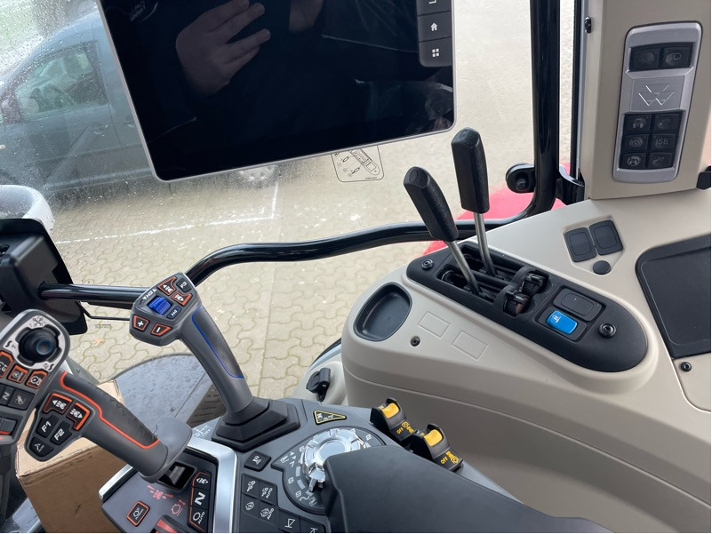 Massey Ferguson 6S.135 Dyna-VT EFFICIENT - Трактор: слика 2 Massey Ferguson 6S.135 Dyna-VT EFFICIENT - Трактор: слика 2