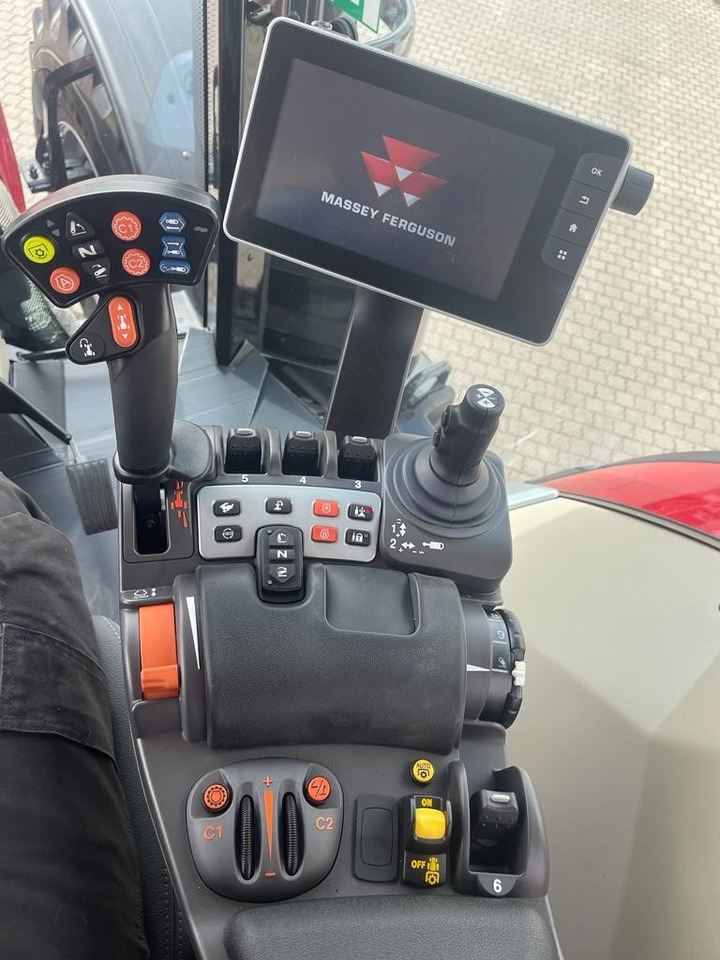Massey Ferguson 8732 Dyna-VT EXCLUSIVE - Трактор: слика 4 Massey Ferguson 8732 Dyna-VT EXCLUSIVE - Трактор: слика 4