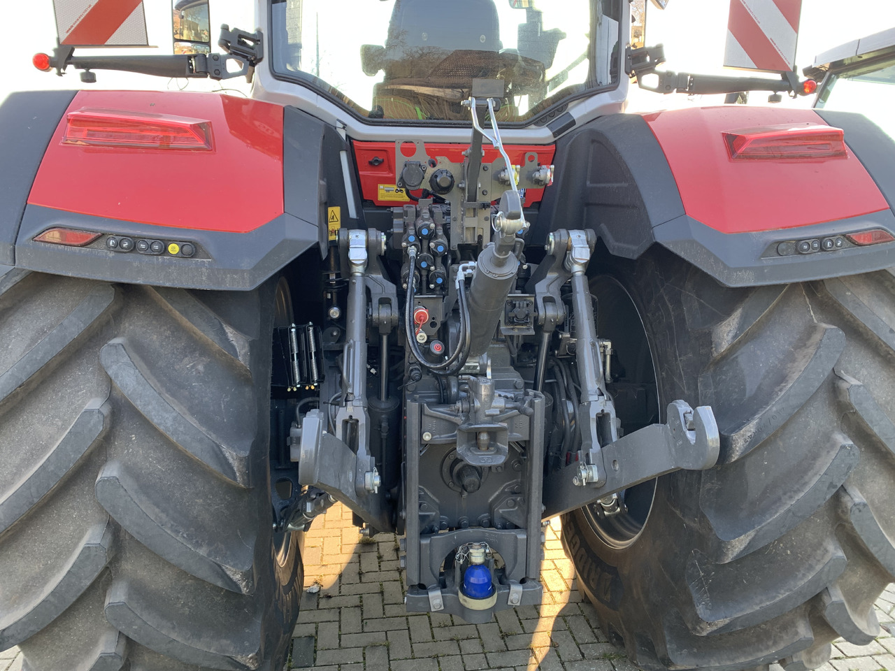 Massey Ferguson 8S.305 Dyna-VT Exclusive - Трактор: слика 5 Massey Ferguson 8S.305 Dyna-VT Exclusive - Трактор: слика 5