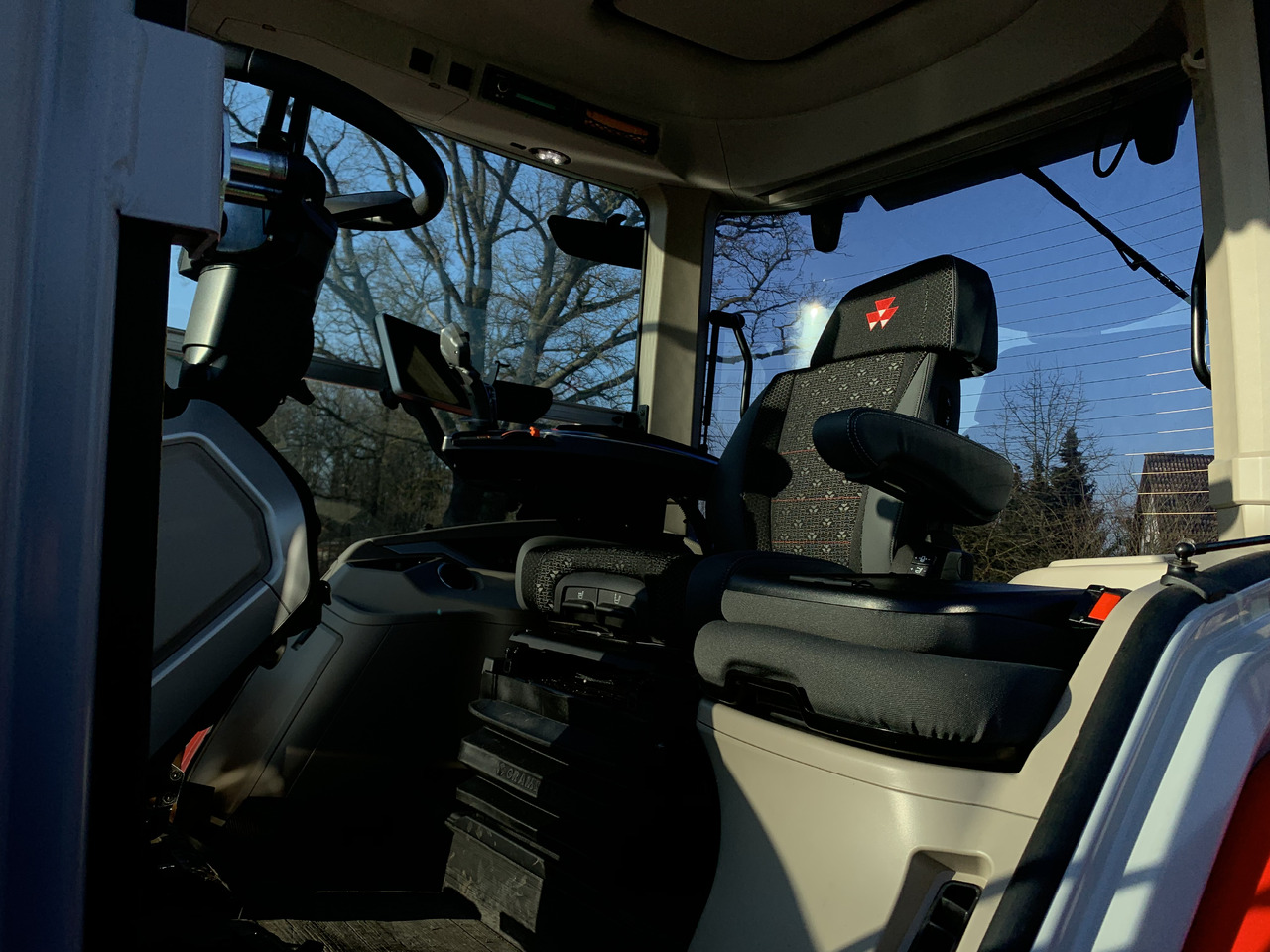 Massey Ferguson 8S.305 Dyna-VT Exclusive - Трактор: слика 4 Massey Ferguson 8S.305 Dyna-VT Exclusive - Трактор: слика 4