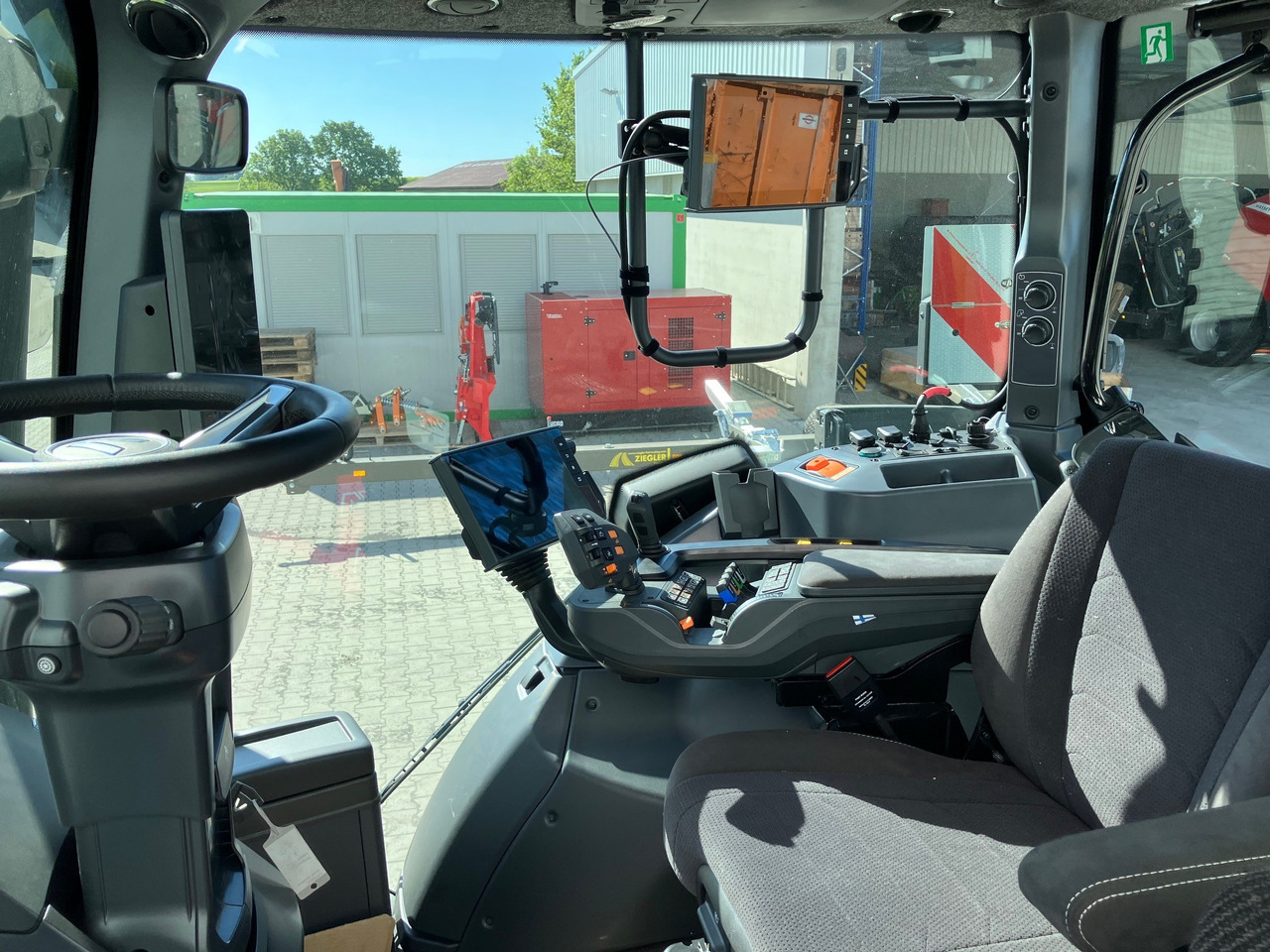 Valtra Q 285 - Трактор: слика 2 Valtra Q 285 - Трактор: слика 2