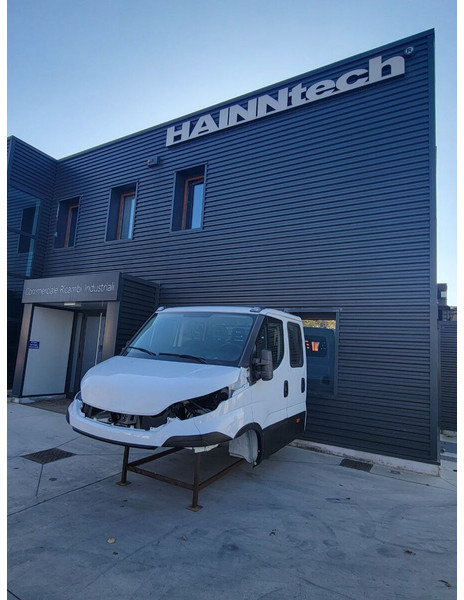 Iveco DAILY E6 - Кабина и ентериер за Камион: слика 1 Iveco DAILY E6 - Кабина и ентериер за Камион: слика 1