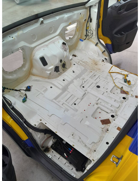 Iveco DAILY - Кабина и ентериер за Камион: слика 3 Iveco DAILY - Кабина и ентериер за Камион: слика 3