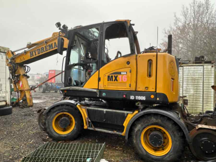 HYDREMA CONSTRUCTION EXCAVATOR MX16 RAIL - Багер на тркала: слика 2 HYDREMA CONSTRUCTION EXCAVATOR MX16 RAIL - Багер на тркала: слика 2