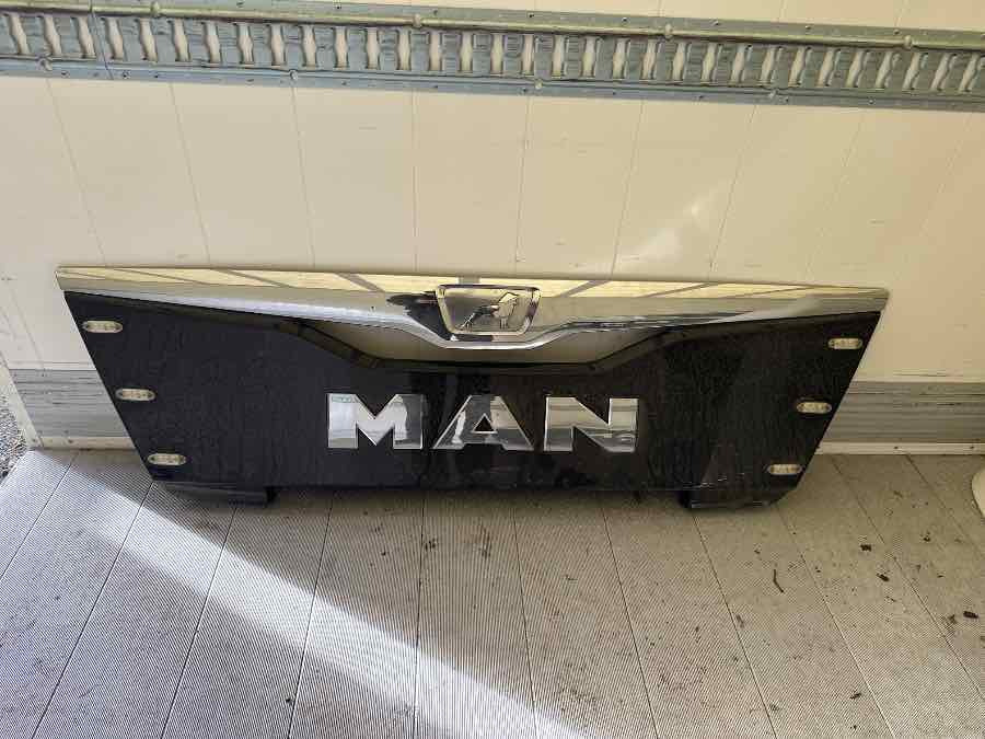MAN MIDDEL FRONT PANEL 81.61150-6094 - Каросерија и екстериер за Камион: слика 1 MAN MIDDEL FRONT PANEL 81.61150-6094 - Каросерија и екстериер за Камион: слика 1